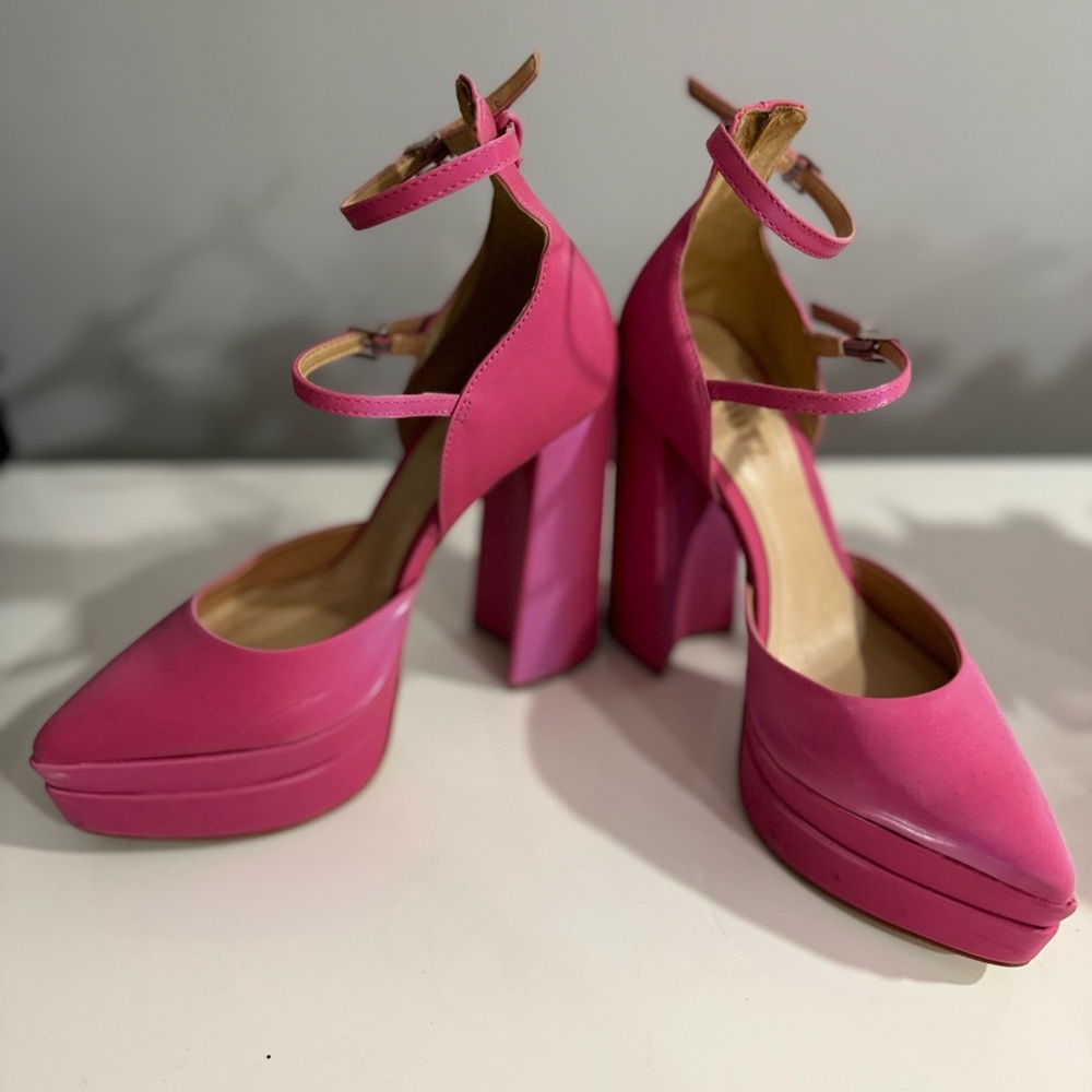 Schutz Platforms Size 6.5
